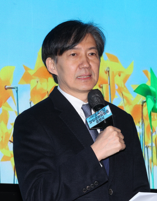 조국 전 법무부 장관이 15일 오전 서울 동작구의 한 카페에서 열린 '(가칭)조국 신당' 창당준비위원회 출범식에서 인사말을 하고 있다. 조 전 장관은 이날 신당의 인재영입위원장으로 선임됐다.<연합뉴스>